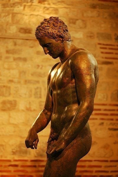 The Gods That Appeared to the Ancient Greeks in Dreams: Why the Divine Wore Human Form