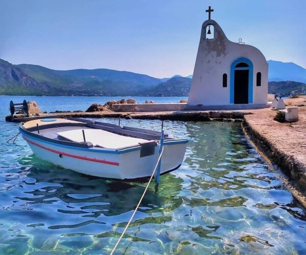 Yacht Charter in Greece Without a License: What Are Your Options?