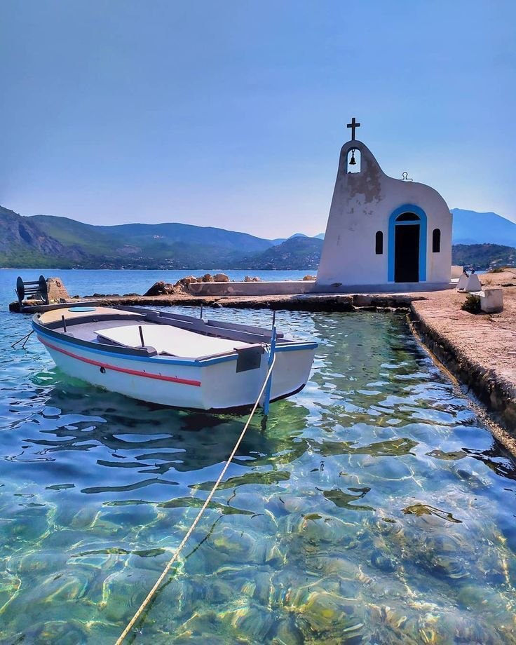 Yacht Charter in Greece Without a License: What Are Your Options?
